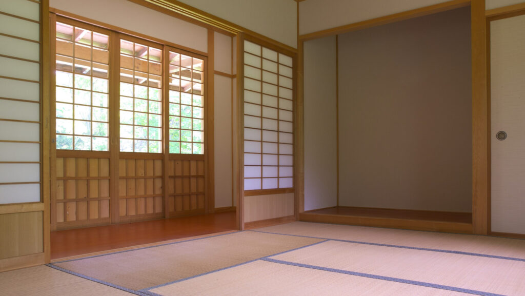 障子と縁側のある畳の間