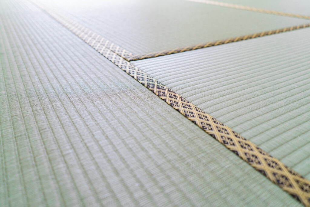 畳の縁の織り柄と、い草の目のディテール